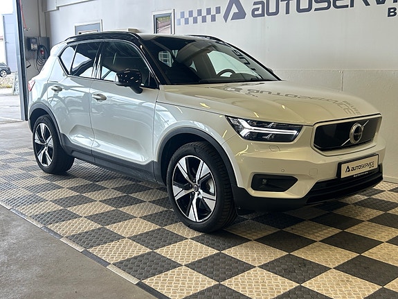 Volvo XC40 3 of 5