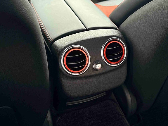 Mercedes-Benz C63 24 of 30