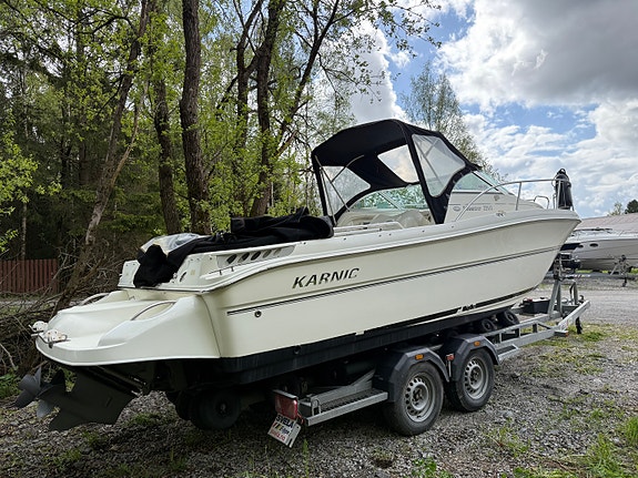 Flott Karnic Bluewater 2260, med riktig motor: Volvo Penta D3-160. Kun 425 timer