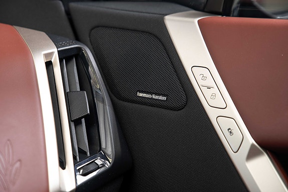BMW iX 17 of 30