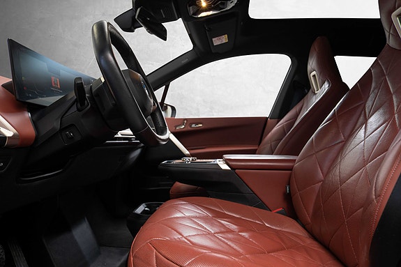 BMW iX 23 of 30