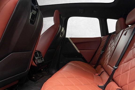 BMW iX 26 of 30