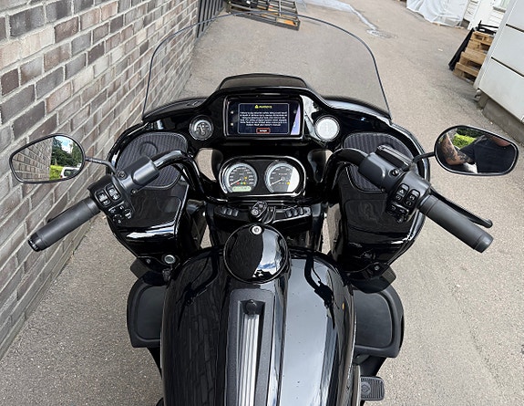 Harley-Davidson FLTRK Road Glide Limited 4 of 5