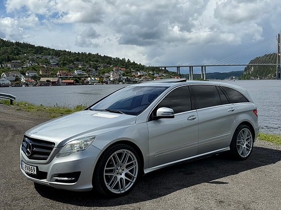 Mercedes-Benz R350 3 of 5