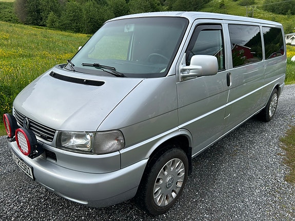 Volkswagen Caravelle 4 of 5