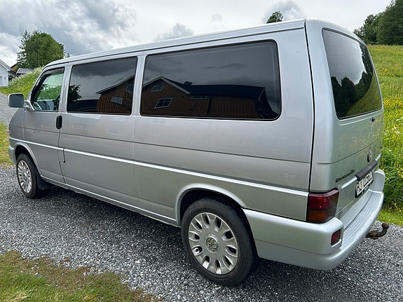 Volkswagen Caravelle 3 of 5