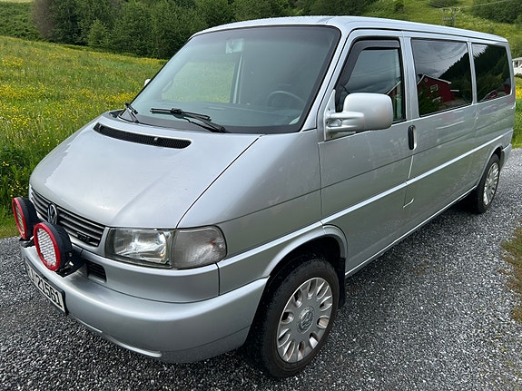 Volkswagen Caravelle 5 of 5