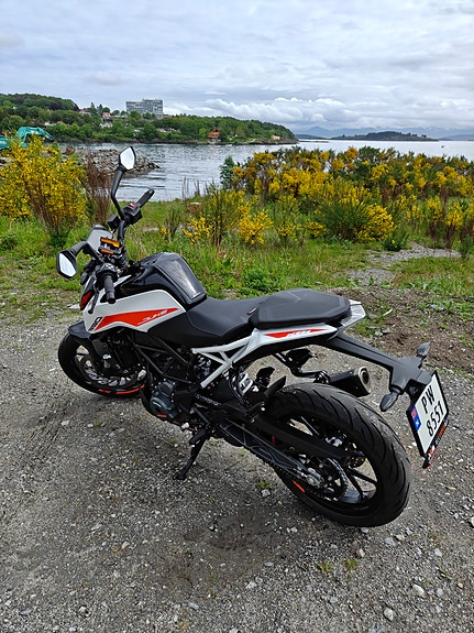 KTM 390 Duke 4 of 5