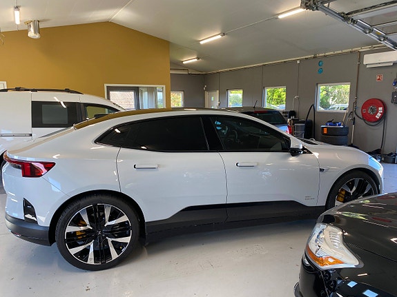 Polestar 4 3 of 5