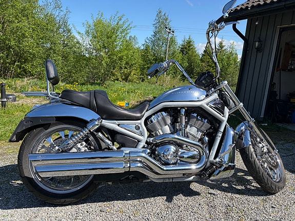 Harley-Davidson V-Rod 2 of 5