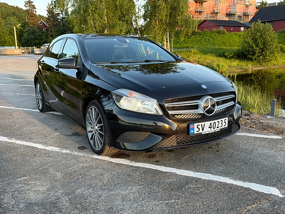Mercedes-Benz A180 2 of 5