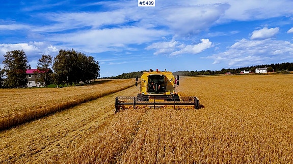 New Holland TX65 m/ 20 fot skjærebord og henger 3 of 5