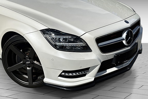 Mercedes-Benz CLS250 2 of 5