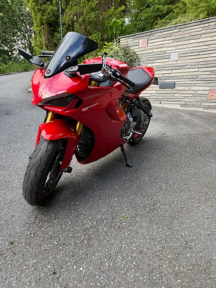Ducati SuperSport 4 of 5
