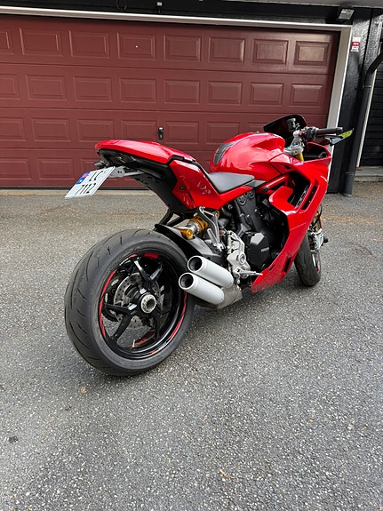 Ducati SuperSport 3 of 5