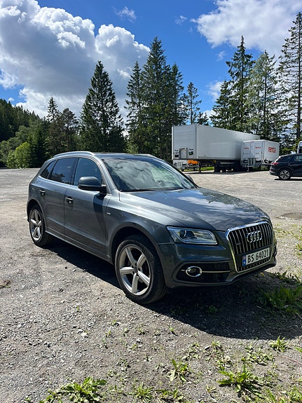 Audi Q5 2 of 17