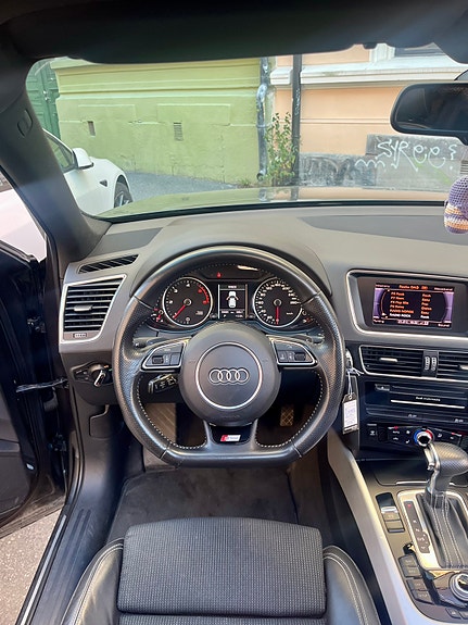 Audi Q5 9 of 17