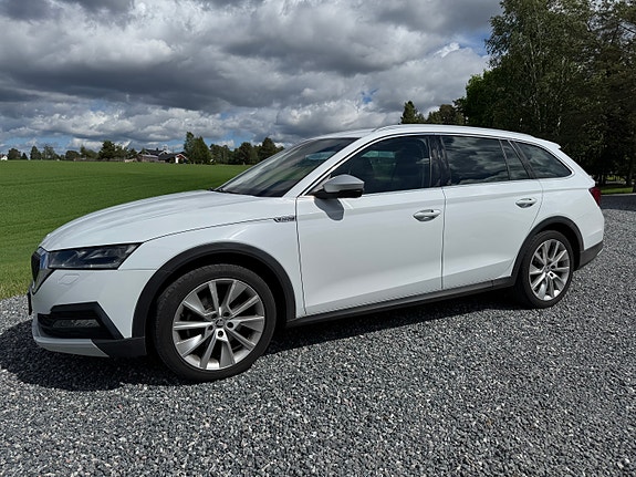 Skoda Octavia Scout 3 of 5