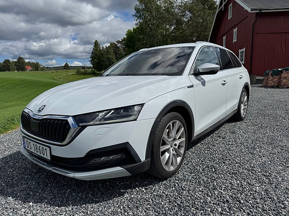 Skoda Octavia Scout 2 of 5
