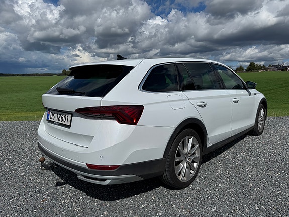 Skoda Octavia Scout 9 of 26