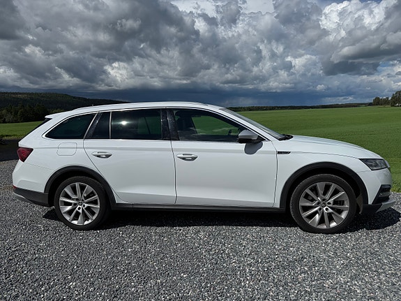Skoda Octavia Scout 12 of 26