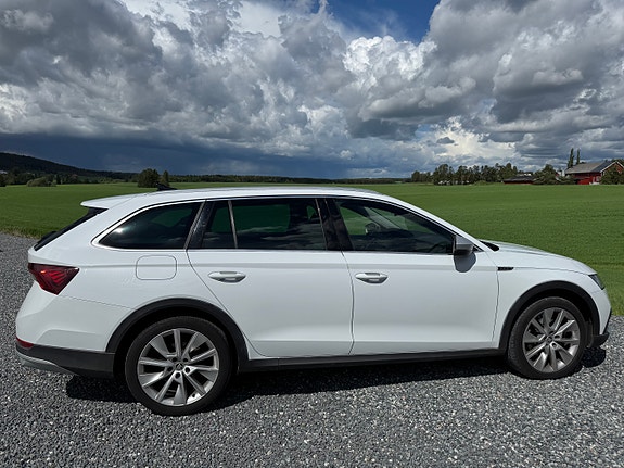 Skoda Octavia Scout 11 of 26