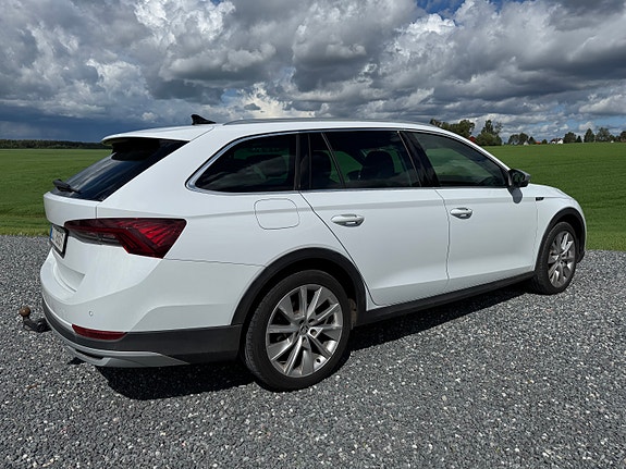 Skoda Octavia Scout 10 of 26