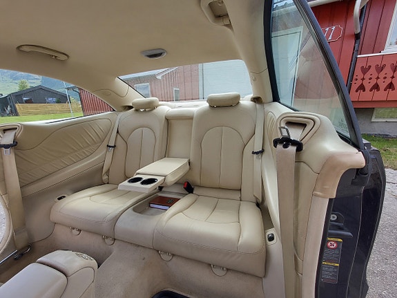 Mercedes-Benz CLK200 11 of 13