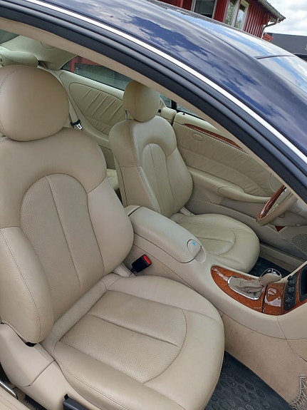 Mercedes-Benz CLK200 9 of 13