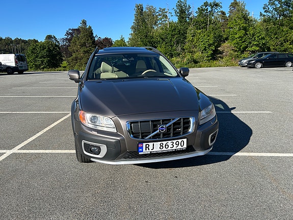 Volvo XC70 2 of 5