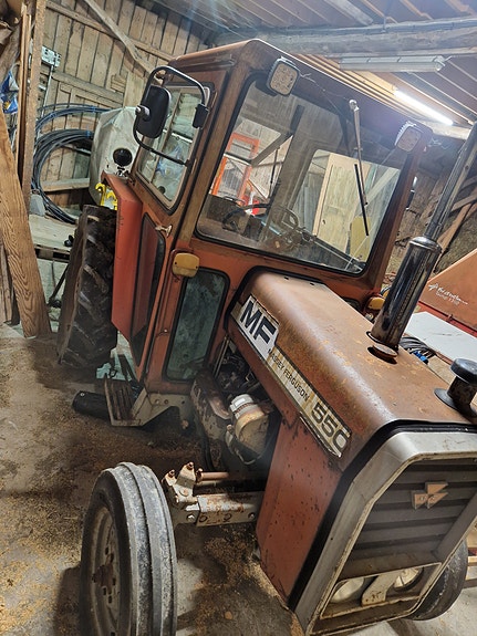 Massey Ferguson 550 2 of 3