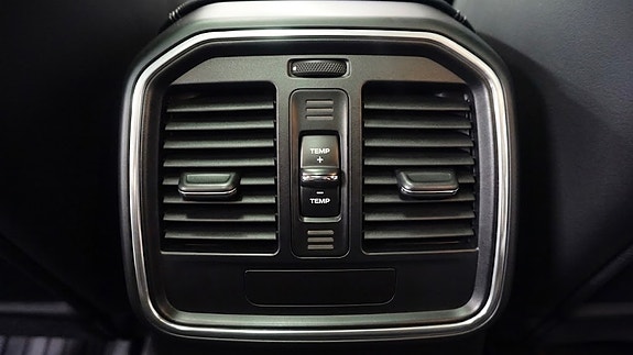 Porsche Macan S 29 of 30