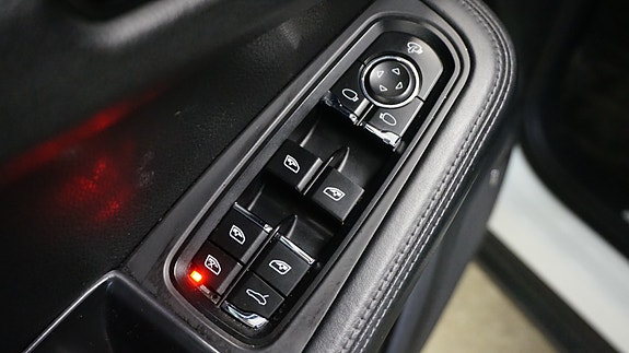 Porsche Macan S 12 of 30