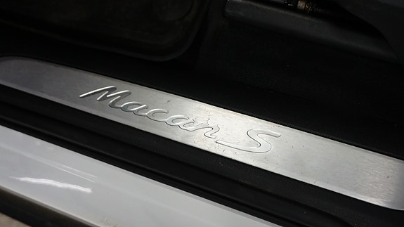 Porsche Macan S 16 of 30