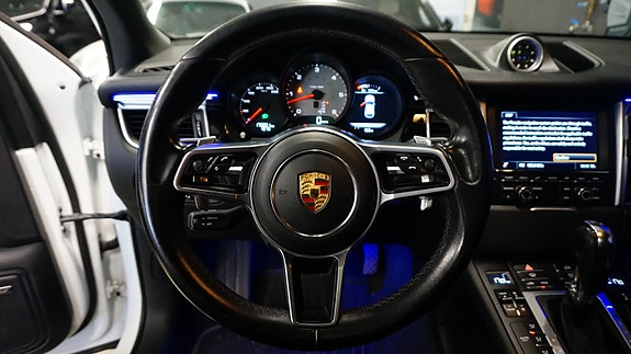 Porsche Macan S 17 of 30