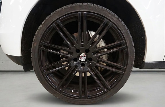 Porsche Macan S 11 of 30