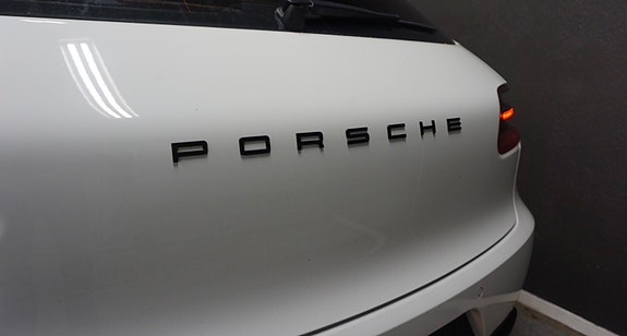 Porsche Macan S 10 of 30