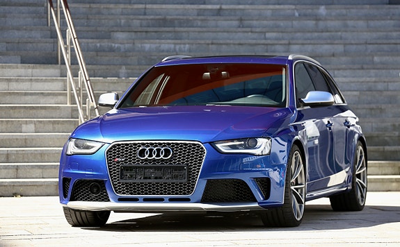 Audi RS4 2 of 5