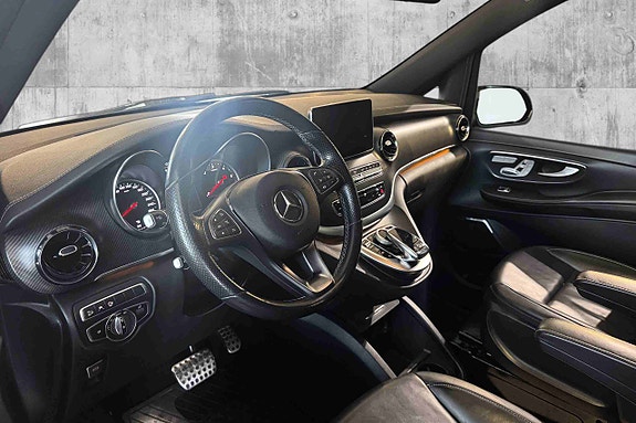 Mercedes-Benz V300 d 4 of 8