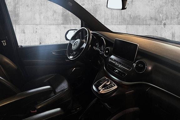 Mercedes-Benz V300 d 7 of 8