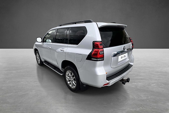 Toyota Land Cruiser 3 of 5