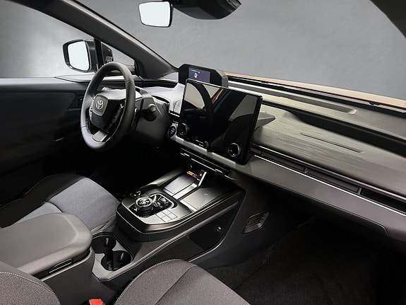 Toyota C-HR+ 14 of 27