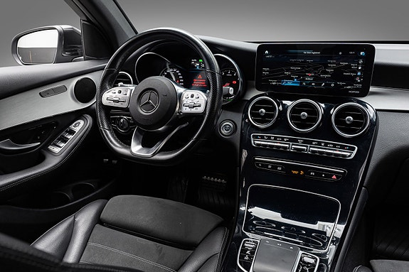 Mercedes-Benz GLC300 e 28 of 30
