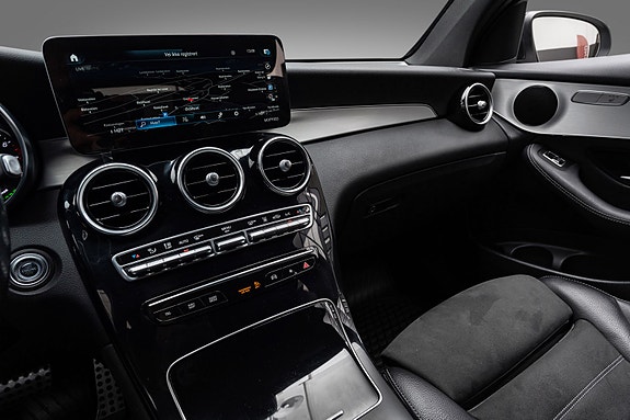 Mercedes-Benz GLC300 e 17 of 30
