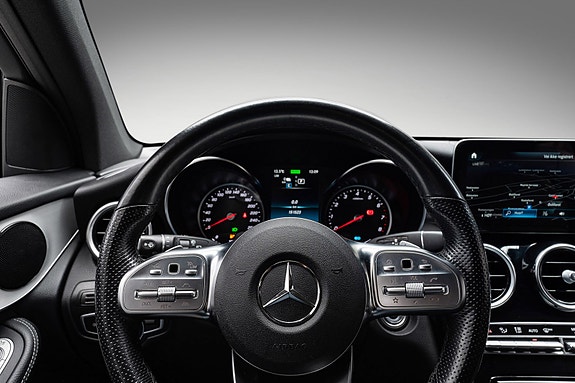 Mercedes-Benz GLC300 e 12 of 30