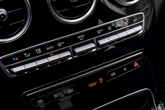 Mercedes-Benz GLC300 e 19 of 30