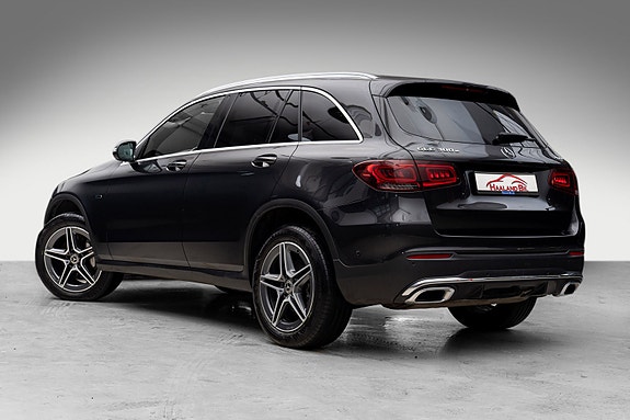 Mercedes-Benz GLC300 e 2 of 5