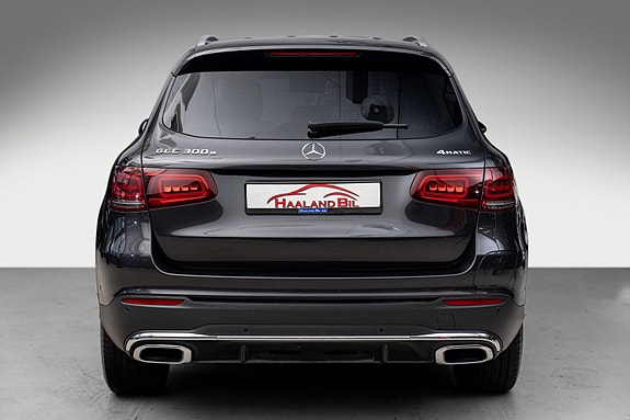 Mercedes-Benz GLC300 e 4 of 5