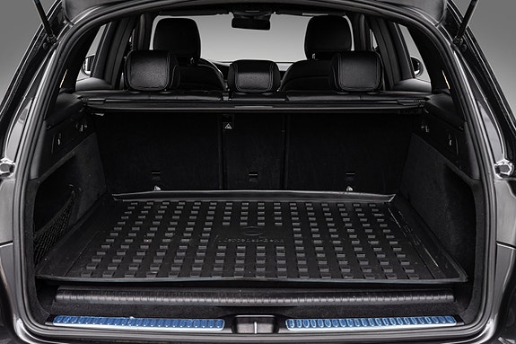 Mercedes-Benz GLC300 e 29 of 30
