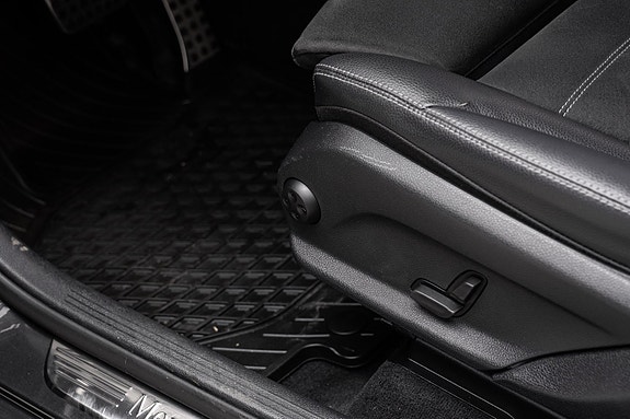 Mercedes-Benz GLC300 e 10 of 30